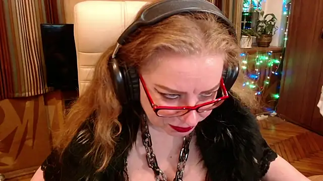 Snapshot of Miss_Tress chatting on 04-14-26, 09:31 Miss Tress online show from 04-14-26, 09:31