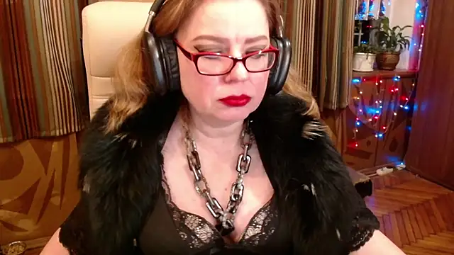 Miss Tress online show from 12-14-25, 10:37