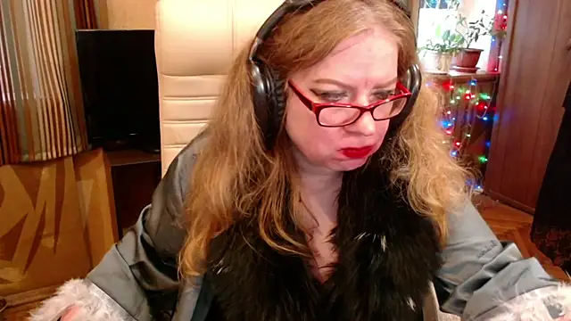 Snapshot of Miss_Tress chatting on 05-16-26, 05:06 Miss Tress online show from 05-16-26, 05:06