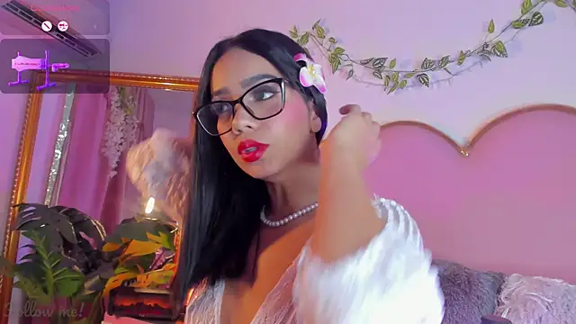 Snapshot of SenniaBella chatting on 01-08-26, 02:01 SenniaBella online show from 01-08-26, 02:01