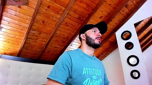 Tom Bailey online show from 11-29-25, 12:38