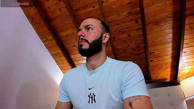 Tom Bailey online show from 11-04-25, 01:15