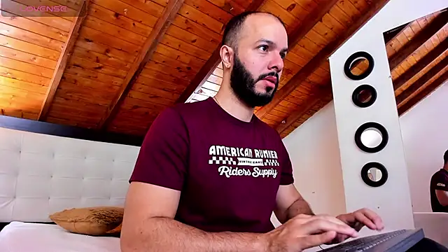 Tom Bailey online show from 11-22-25, 12:37