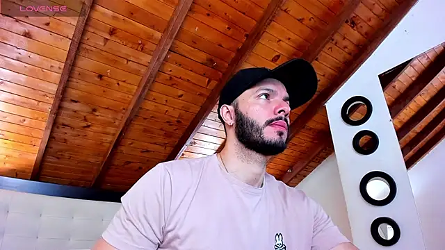 Tom Bailey online show from 11-28-25, 12:38