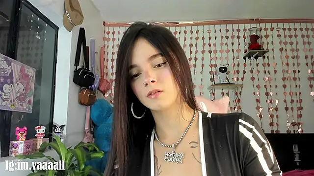 lucyy tay online show from 10-11-25, 08:54