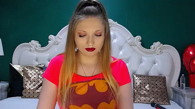 Snapshot of ArielBurn chatting on 03-18-25, 01:57 ArielBurn online show from 03-18-25, 01:57