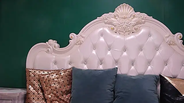 Snapshot of ArielBurn chatting on 10-27-25, 09:16 ArielBurn online show from 10-27-25, 09:16