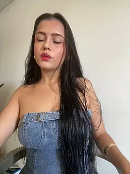 Snapshot of AbbyMillerrr chatting on 05-07-26, 04:21 AbbyMillerrr online show from 05-07-26, 04:21