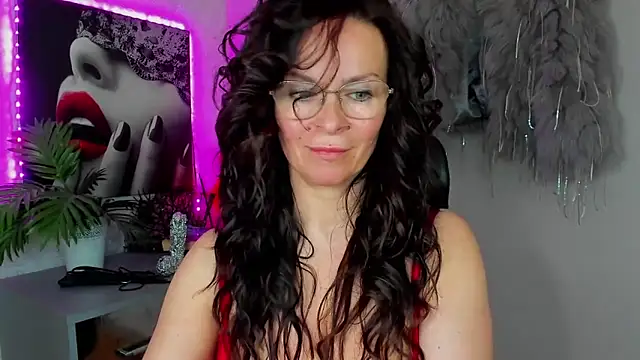 HelenLuxx online show from 04-17-26, 01:36