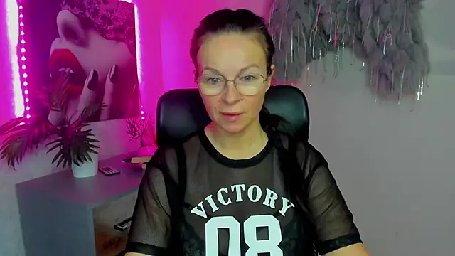 HelenLuxx online show from 11-20-25, 06:47