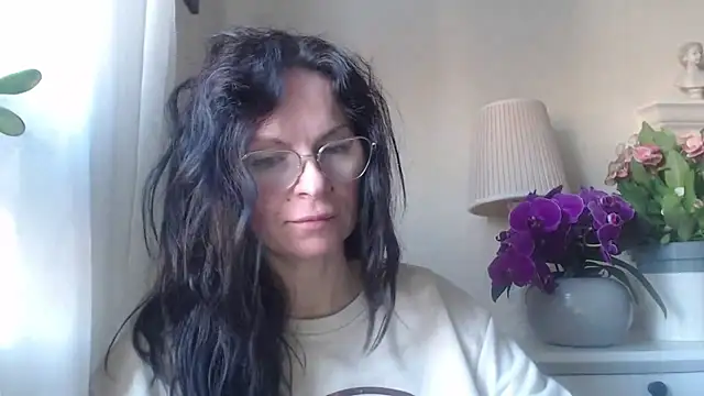 HelenLuxx online show from 10-30-25, 07:39