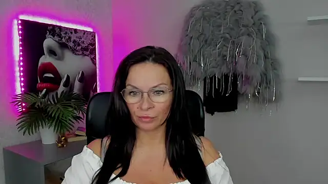 Snapshot of HelenLuxx chatting on 03-14-25, 05:24 HelenLuxx online show from 03-14-25, 05:24
