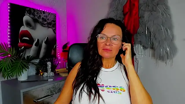 Snapshot of HelenLuxx chatting on 07-13-26, 12:48 HelenLuxx online show from 07-13-26, 12:48