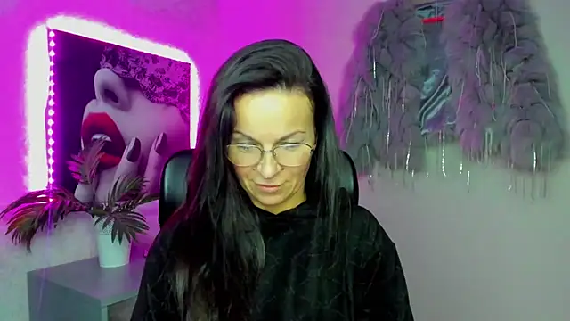 HelenLuxx online show from 11-25-25, 03:45