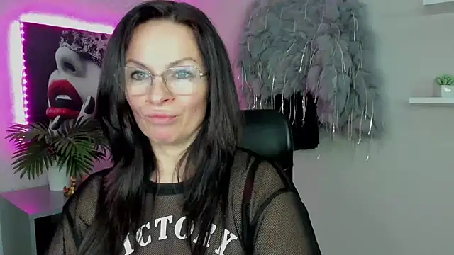 Snapshot of HelenLuxx chatting on 03-04-25, 05:03 HelenLuxx online show from 03-04-25, 05:03