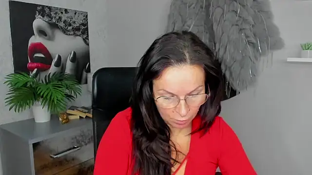 Snapshot of HelenLuxx chatting on 02-11-25, 06:40 HelenLuxx online show from 02-11-25, 06:40