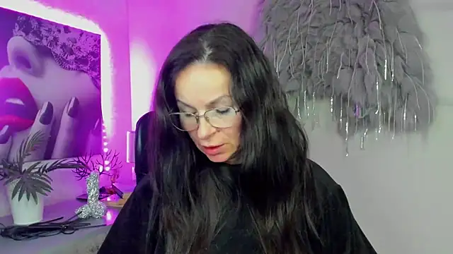 HelenLuxx online show from 12-19-25, 04:20