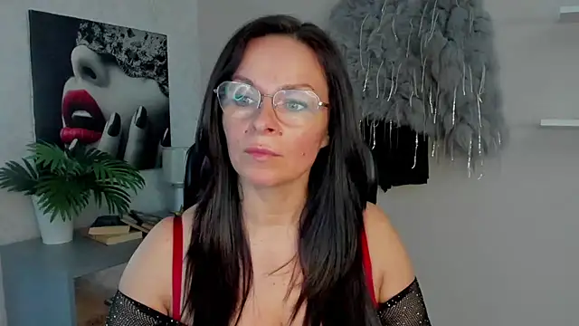 Snapshot of HelenLuxx chatting on 03-23-25, 07:20 HelenLuxx online show from 03-23-25, 07:20