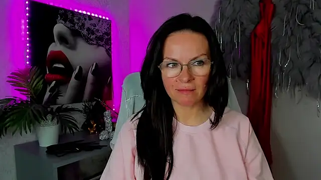 Snapshot of HelenLuxx chatting on 04-30-26, 02:35 HelenLuxx online show from 04-30-26, 02:35