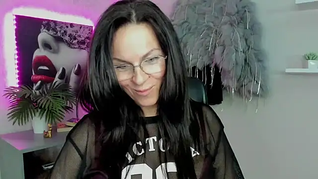 Snapshot of HelenLuxx chatting on 03-04-25, 08:05 HelenLuxx online show from 03-04-25, 08:05