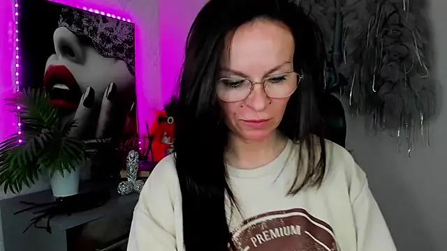 HelenLuxx online show from 04-10-26, 02:57