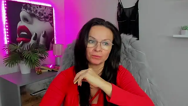 Snapshot of HelenLuxx chatting on 02-11-25, 01:30 HelenLuxx online show from 02-11-25, 01:30