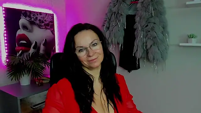Snapshot of HelenLuxx chatting on 02-14-25, 06:34 HelenLuxx online show from 02-14-25, 06:34