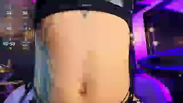 Snapshot of _Holly_Cat chatting on 02-11-25, 01:31 Holly Cat online show from 02-11-25, 01:31