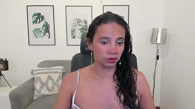 Snapshot of leslyflorez chatting on 02-20-25, 08:47 leslyflorez online show from 02-20-25, 08:47