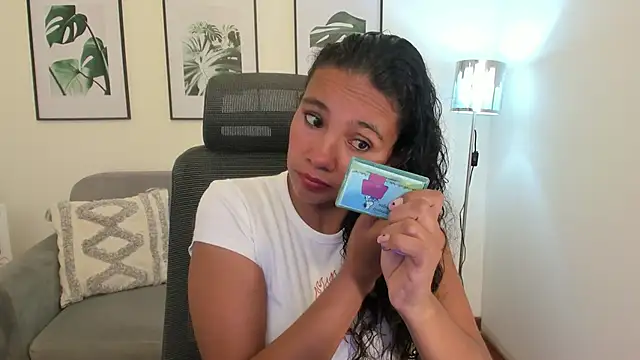 Snapshot of leslyflorez chatting on 02-15-25, 09:17 leslyflorez online show from 02-15-25, 09:17