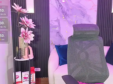 Snapshot of leslyflorez chatting on 09-20-25, 04:39 leslyflorez online show from 09-20-25, 04:39