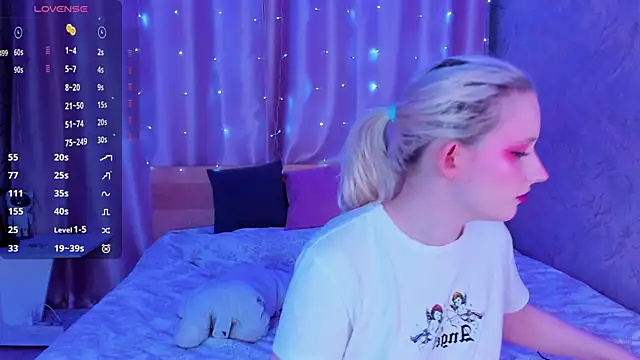 Snapshot of SweeteRose_Royce chatting on 02-20-25, 03:08 SweeteRose Royce online show from 02-20-25, 03:08