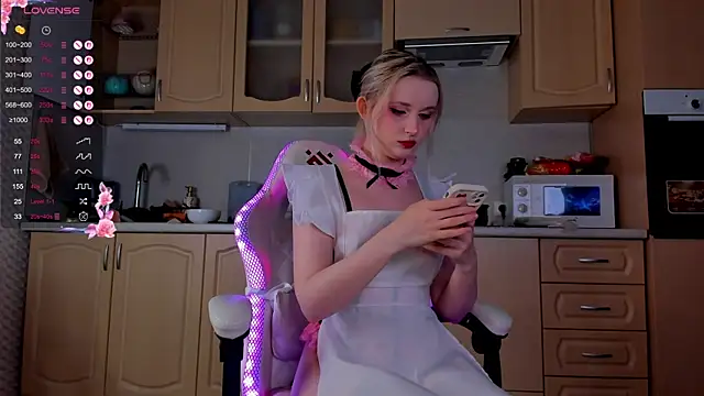 Snapshot of SweeteRose_Royce chatting on 11-12-25, 05:39 SweeteRose Royce online show from 11-12-25, 05:39