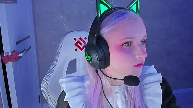 Snapshot of SweeteRose_Royce chatting on 01-03-25, 03:55 SweeteRose Royce online show from 01-03-25, 03:55