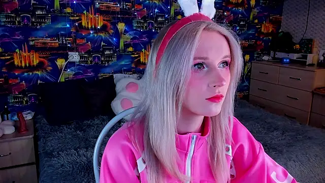 Snapshot of SweeteRose_Royce chatting on 10-01-25, 04:11 SweeteRose Royce online show from 10-01-25, 04:11