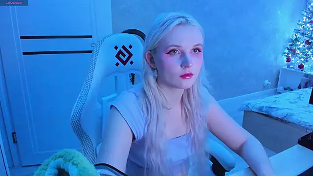 Snapshot of SweeteRose_Royce chatting on 01-17-25, 02:50 SweeteRose Royce online show from 01-17-25, 02:50