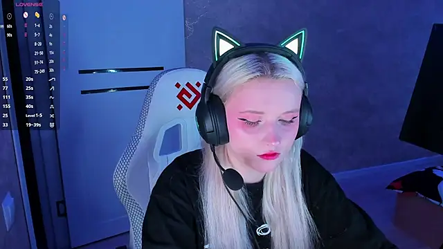 Snapshot of SweeteRose_Royce chatting on 01-26-25, 02:52 SweeteRose Royce online show from 01-26-25, 02:52