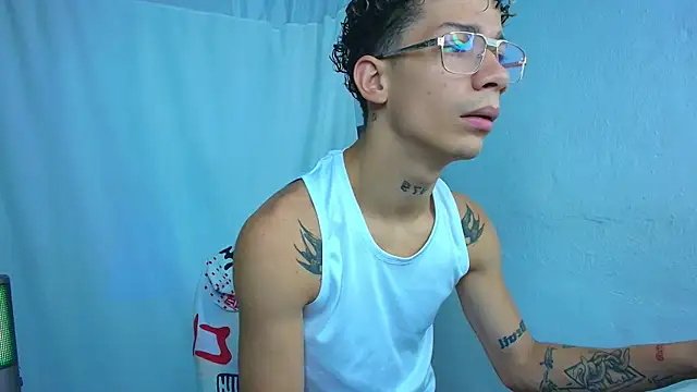 Snapshot of mateodeamjo chatting on 04-23-26, 04:30 mateodeamjo online show from 04-23-26, 04:30