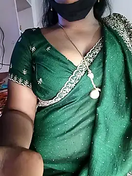 Snapshot of louise92 chatting on 05-16-26, 07:02 louise92 online show from 05-16-26, 07:02