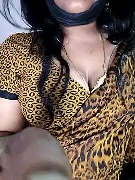 Snapshot of louise92 chatting on 05-25-26, 08:07 louise92 online show from 05-25-26, 08:07