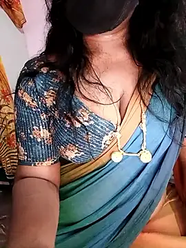 Snapshot of louise92 chatting on 05-27-26, 08:11 louise92 online show from 05-27-26, 08:11