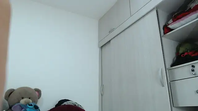 Amelia Debora Antonella online show from 11-04-25, 12:53