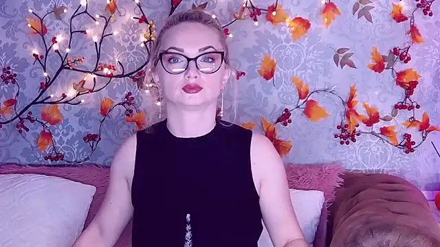 EllianaReese online show from 11-19-25, 04:01