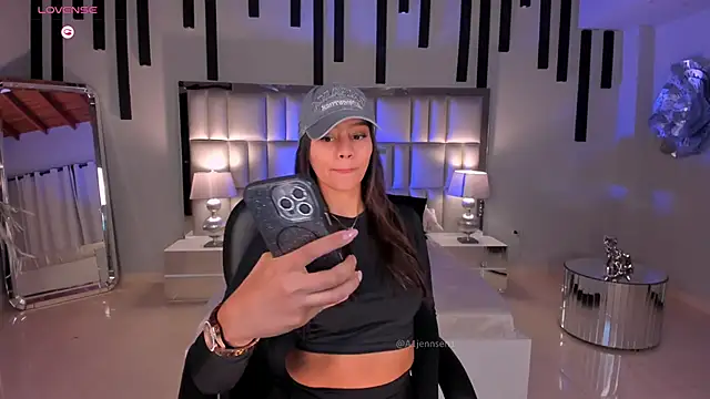 AllyJensen online show from 04-06-26, 10:27