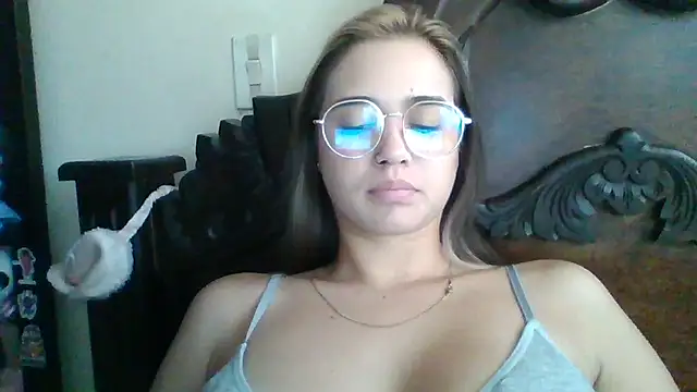 trianabell online show from 10-14-25, 04:51