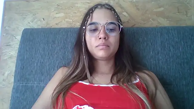 trianabell online show from 12-22-25, 03:01