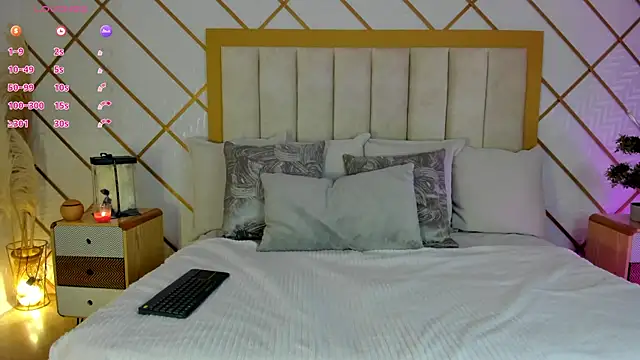 Snapshot of TamyHoney chatting on 10-10-25, 11:49 TamyHoney online show from 10-10-25, 11:49