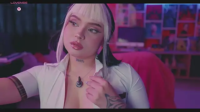 sensualkattt online show from 06-18-26, 01:38