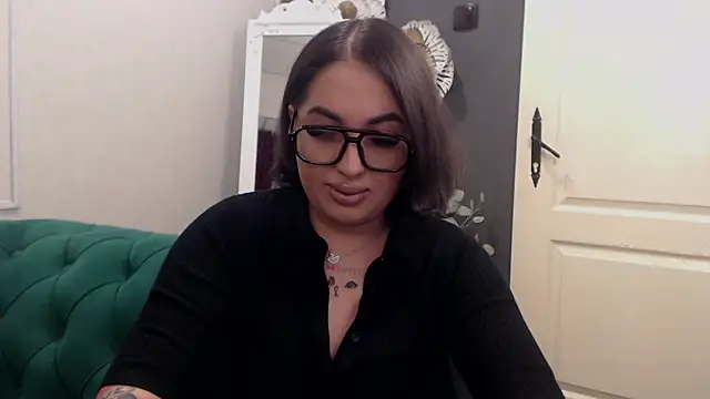 Snapshot of BustyAllyy chatting on 04-28-26, 04:11 BustyAllyy online show from 04-28-26, 04:11
