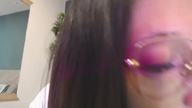 SharisWillian online show from 11-12-25, 03:43